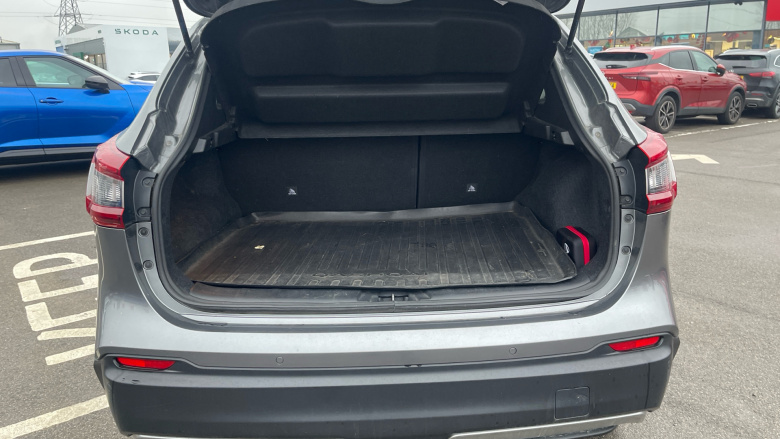 Nissan Qashqai 1.3 DiG-T N-Connecta 5dr [Glass Roof Pack] Petrol Hatchback